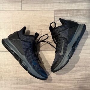 Nike LeBron Witness 4